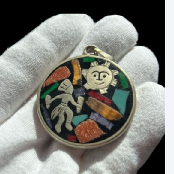 Vintage Mexican Aztec calendar 925 Sterling stamped 2 inch in laid with stones - Picture 10 of 11